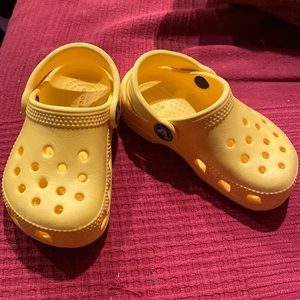 CROCS yellow size 6C